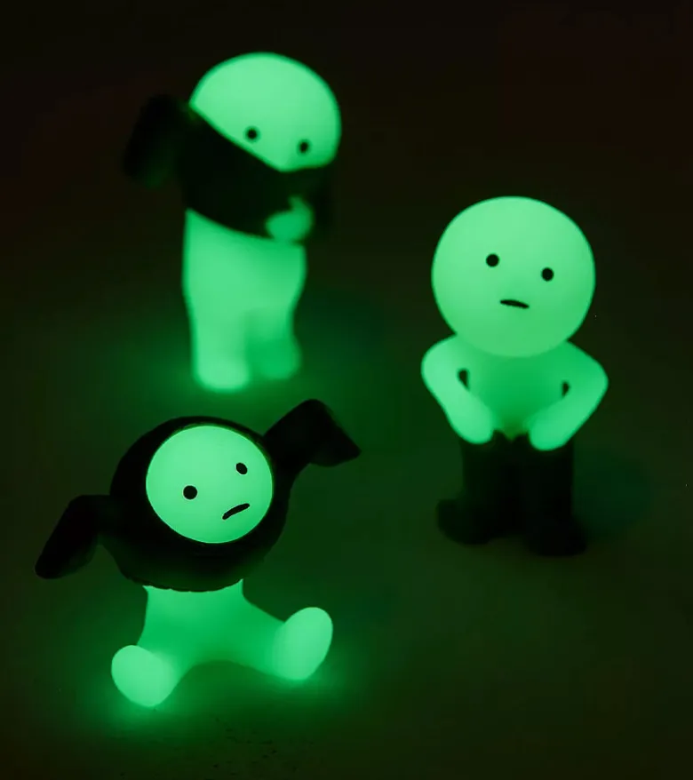 Figurine fluorescente Smiski - série Dressing