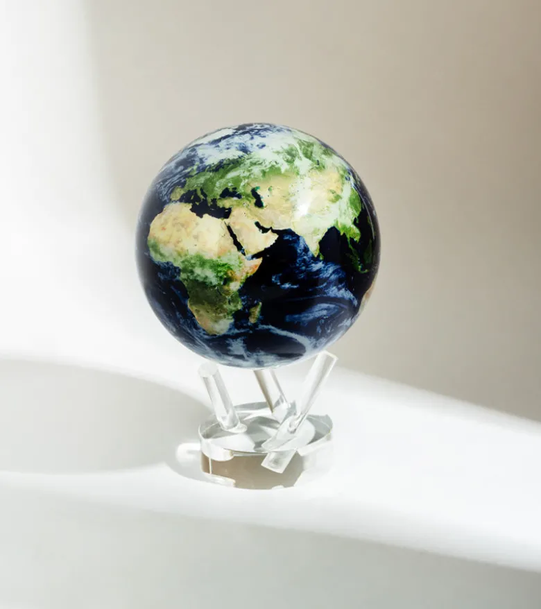 Globe Terrestre avec Nuages - Mova