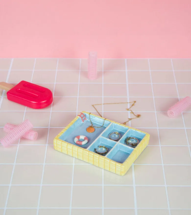 Repose-bijoux piscine