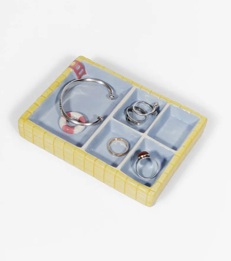 Repose-bijoux piscine