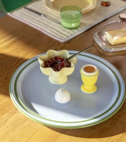 Salière et poivrière oeuf à la coque