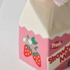 Vase brique de lait à la fraise